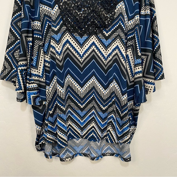 LAVISH Blouse Geometric Pattern Embroidered Neckline Blue Black Plus Size 2X - Picture 4 of 9